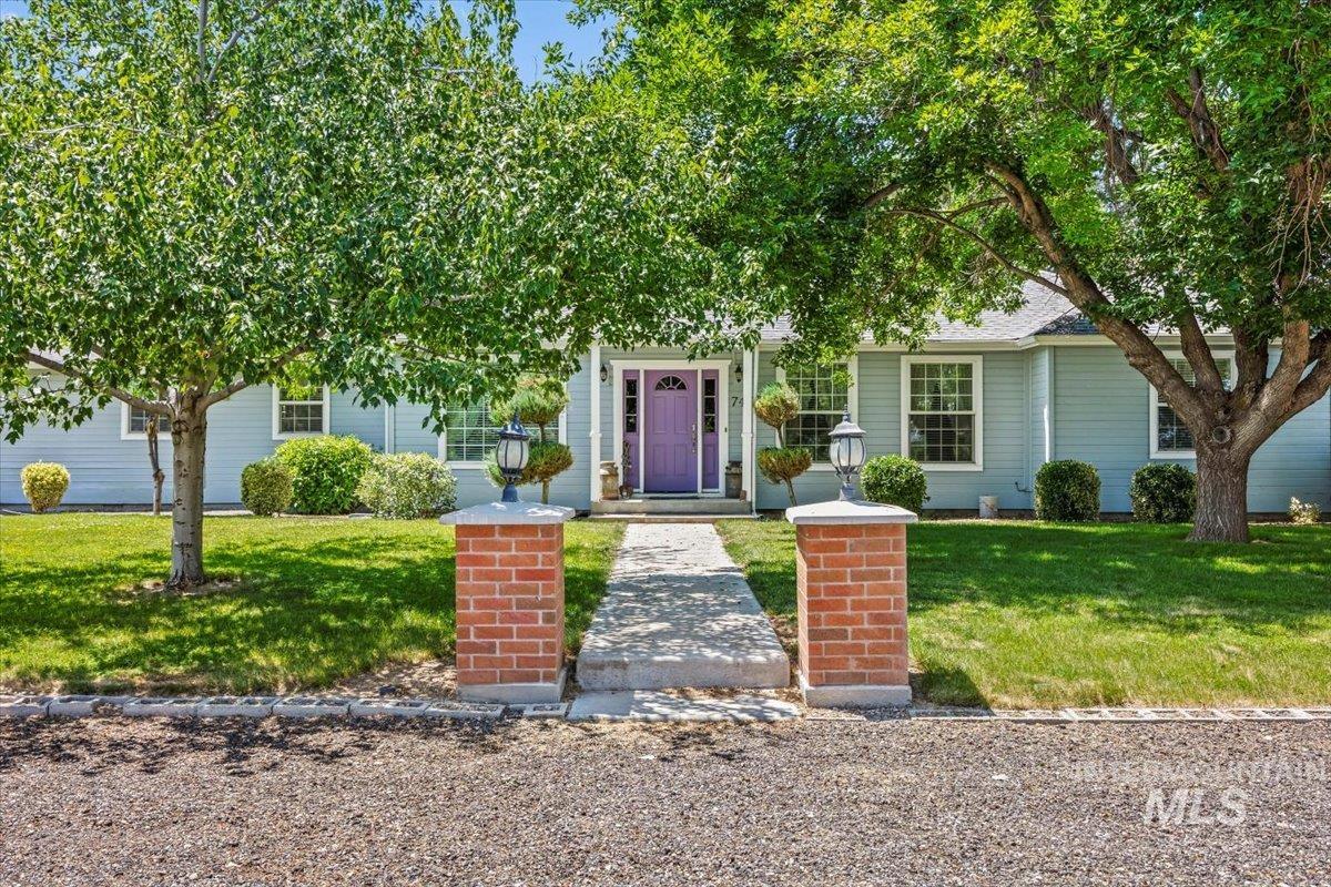 7425 Robinson Road Kuna, ID 83634 - Photo 2 of 50 View of property hidden behind natural elements with a front yard