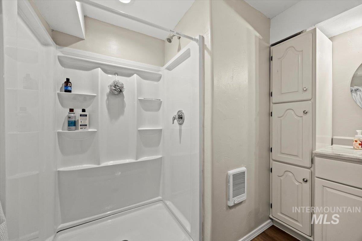 7425 Robinson Road Kuna, ID 83634 - Photo 40 of 50 Full bathroom featuring a shower