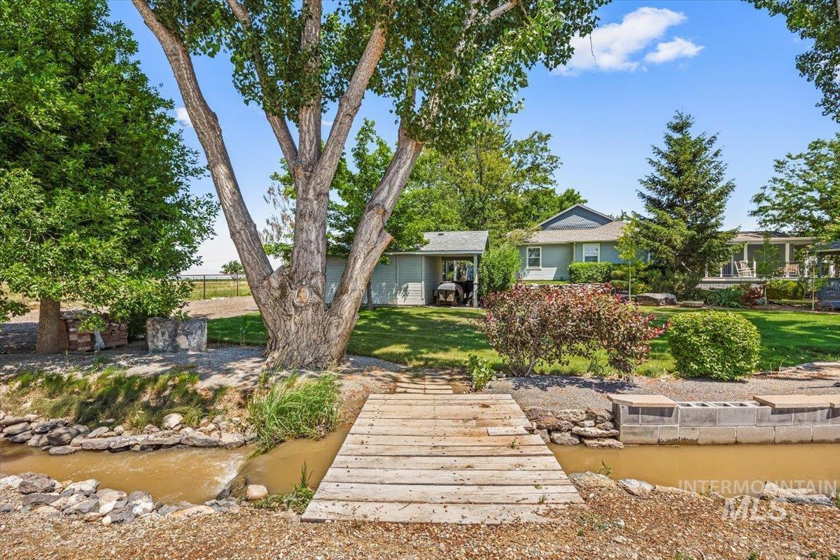 7425 Robinson Road Kuna, ID 83634 - Photo 46 of 50 Back of house with a lawn