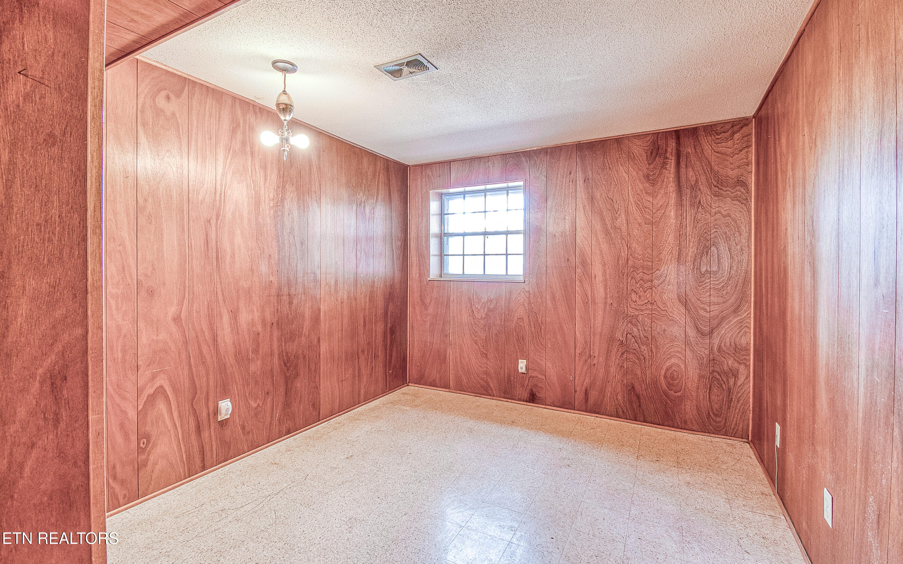135 North Seneca Road Oak Ridge, TN 37830 - Photo 15 of 32 135 N Seneca Rd Oak Ridge TN-print-022-0