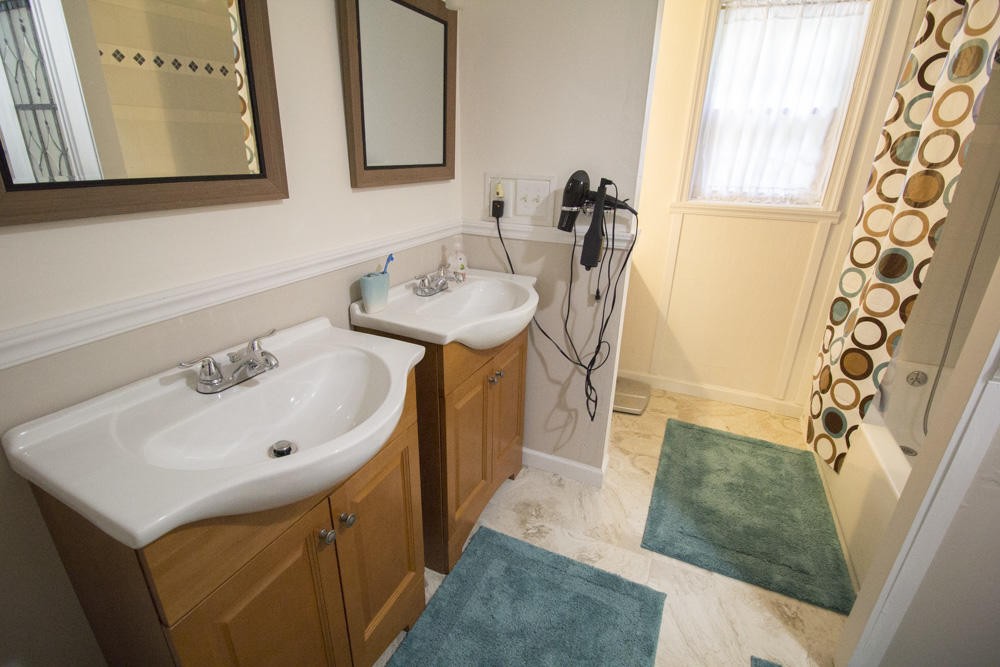 112 Delmar Circle Oak Ridge, TN 37830 - Photo 14 of 32 a bathroom with a sink a mirror and a bathtub