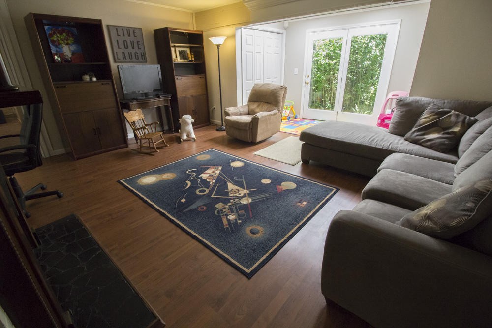 112 Delmar Circle Oak Ridge, TN 37830 - Photo 26 of 32 a living room with furniture rug and window