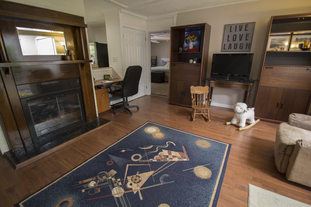 112 Delmar Circle Oak Ridge, TN 37830 - Photo 31 of 32 a living room with furniture and a flat screen tv