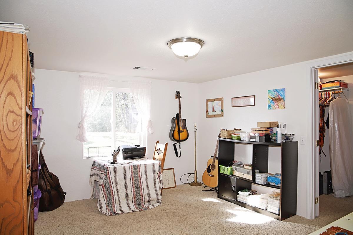 2412 Robinson Road Grants Pass, OR 97527 - Photo 11 of 25 Additional Photo