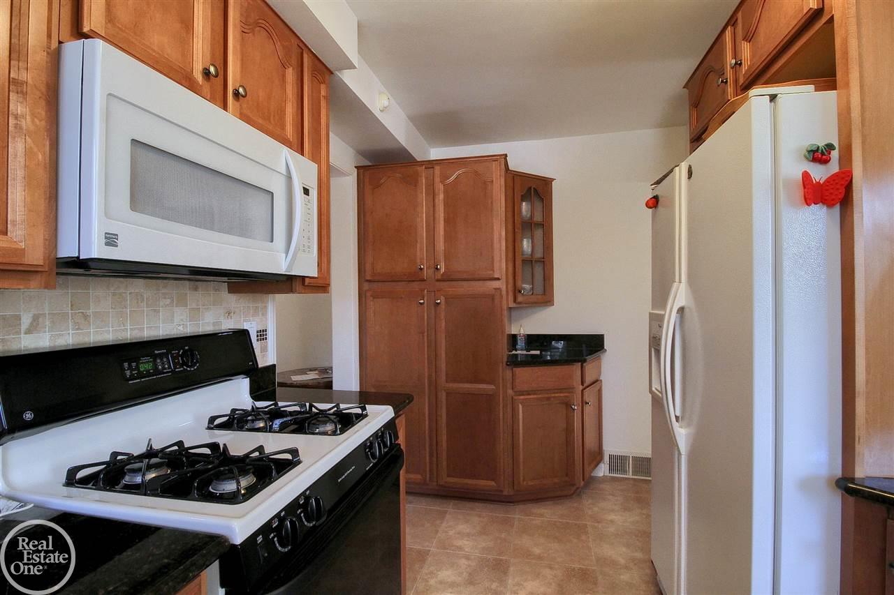 1327 Harvard Road Grosse Pointe, MI 48230 - Photo 15 of 35 50006460-14.JPG