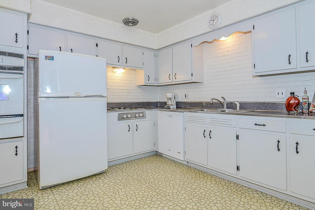 7612 Elgar Street Springfield, VA 22151 - Photo 10 of 28 Kitchen