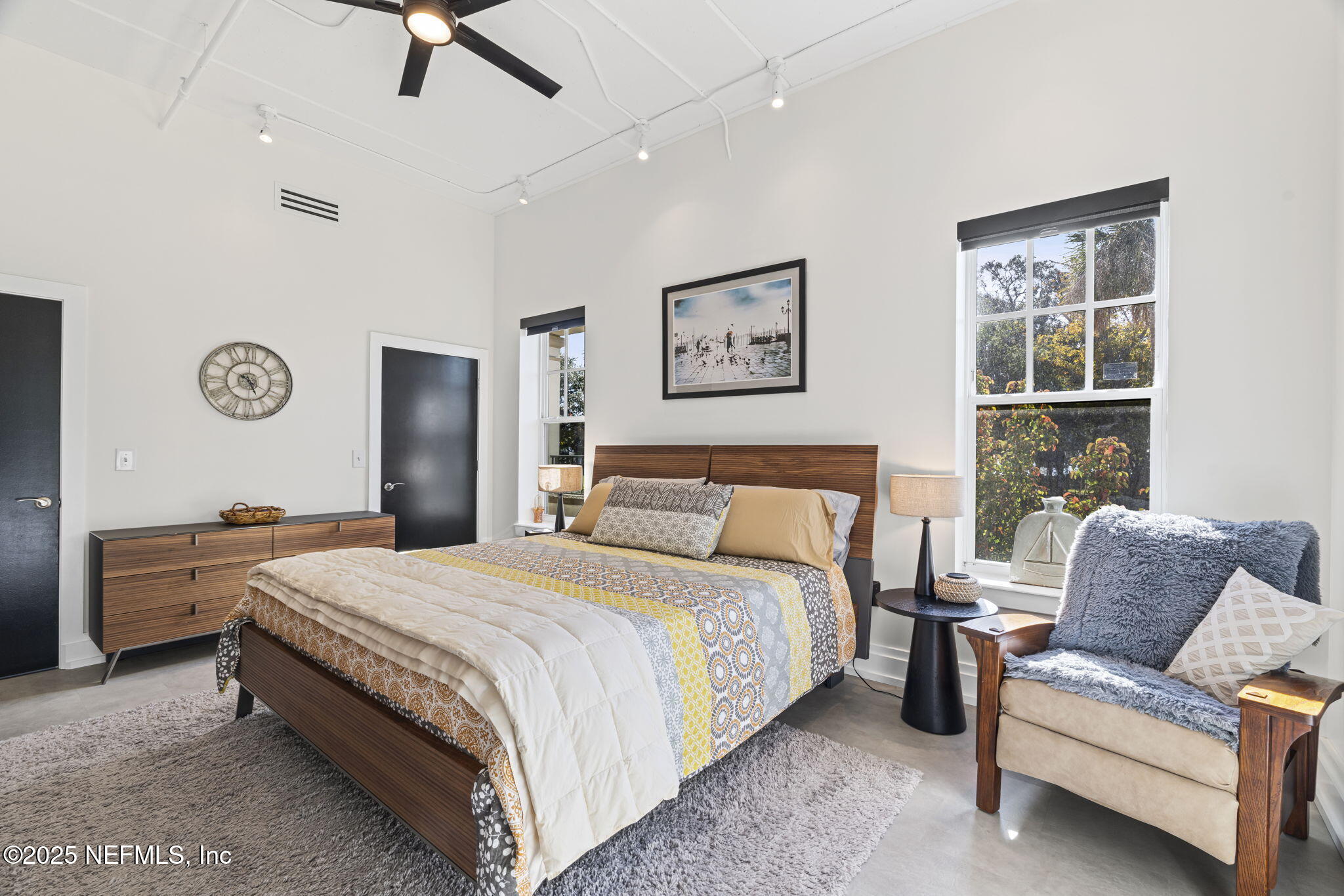 1661 Riverside Avenue, Unit 214 Jacksonville, FL 32204 - Photo 41 of 96 a bedroom with a bed couch and painting on the wall