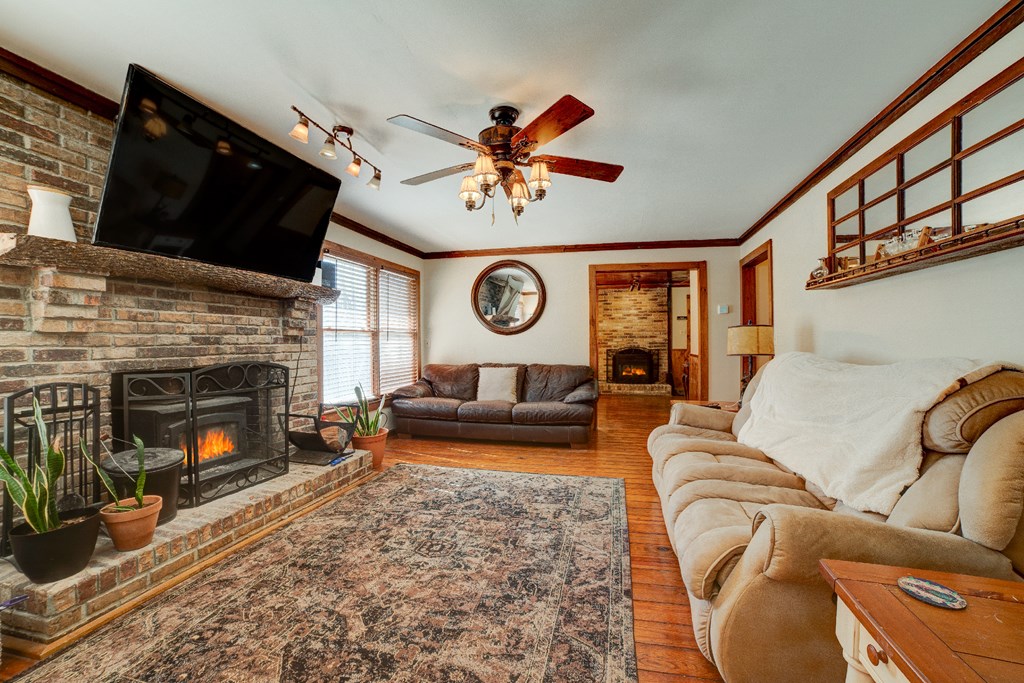 955 Stover Creek Cove Blue Ridge, GA 30513 - Photo 4 of 51 Gallery Image 4