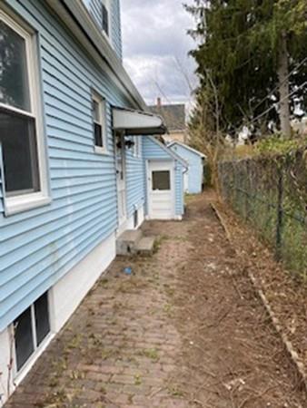 60 Parkside Street Springfield, MA 01104 - Photo 5 of 34