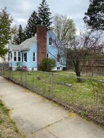 60 Parkside Street Springfield, MA 01104 - Photo 6 of 34