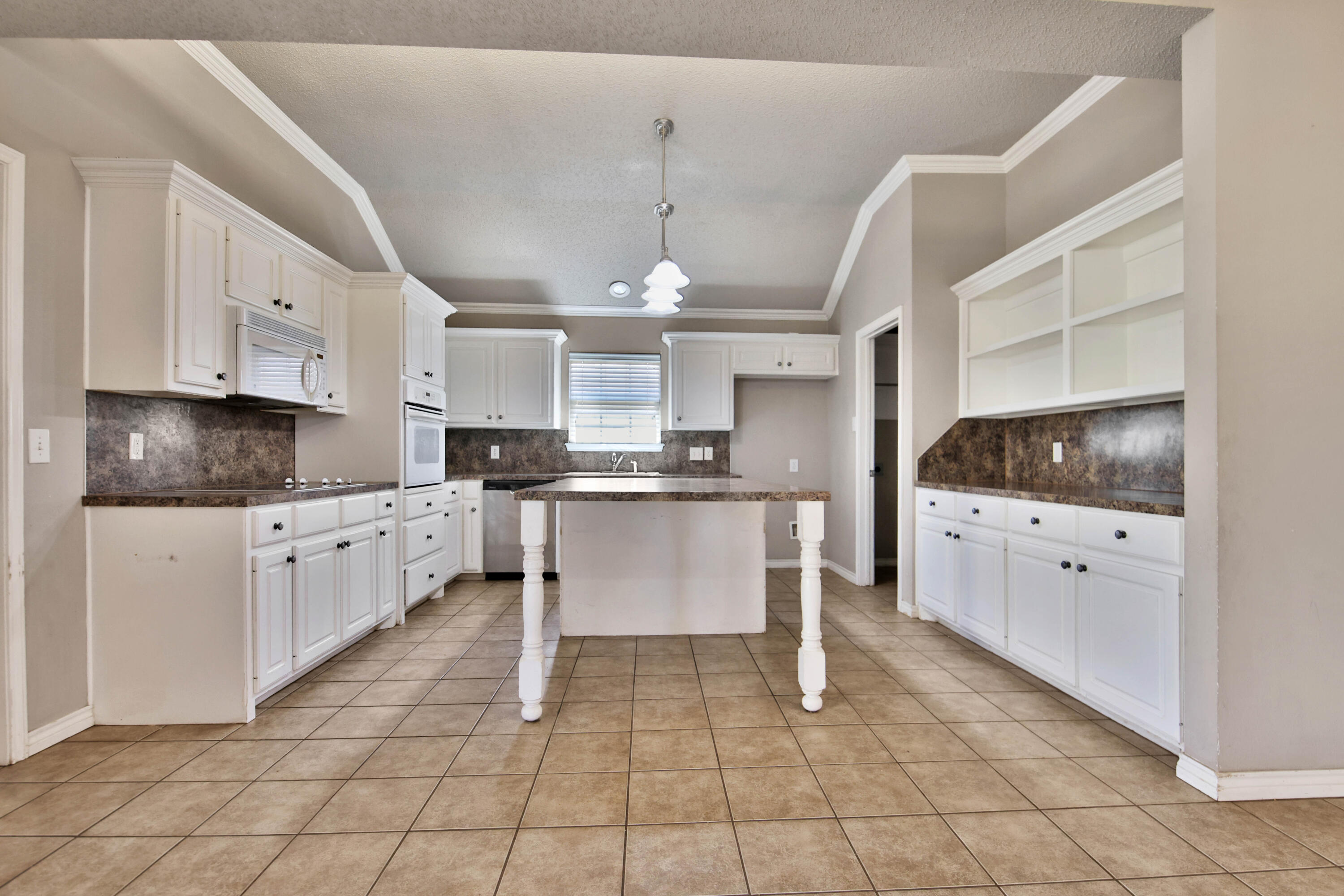 6501 87th Street Lubbock, TX 79424 - Photo 8 of 28 IMG_3019