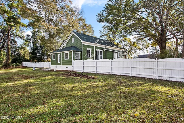 a house with swimming pool in front of it