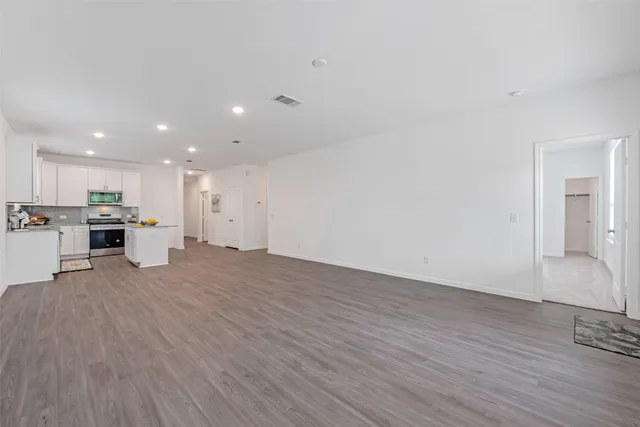 $2,350 | 332 Appaloosa Drive, Alvin, TX 77511