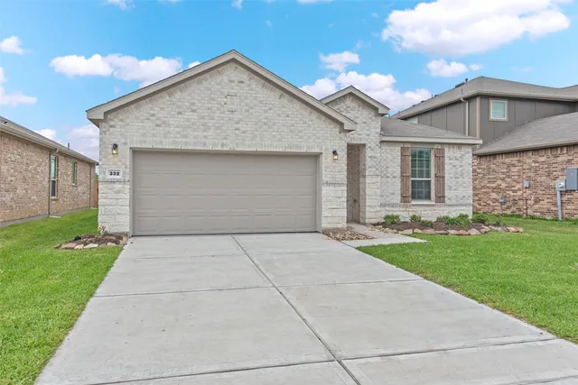 $2,350 | 332 Appaloosa Drive, Alvin, TX 77511