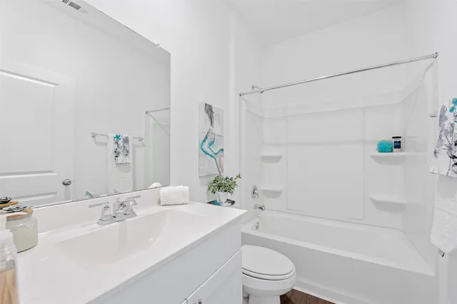 $2,350 | 332 Appaloosa Drive, Alvin, TX 77511