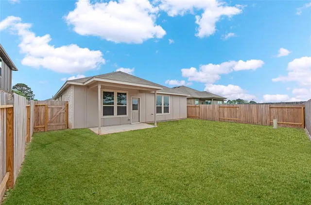 $2,350 | 332 Appaloosa Drive, Alvin, TX 77511