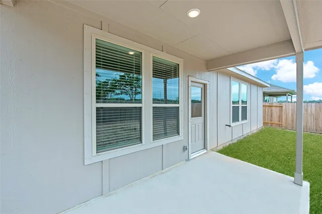 $2,350 | 332 Appaloosa Drive, Alvin, TX 77511