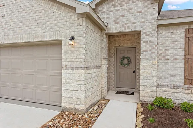 $2,350 | 332 Appaloosa Drive, Alvin, TX 77511