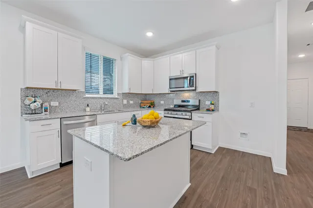 $2,350 | 332 Appaloosa Drive, Alvin, TX 77511