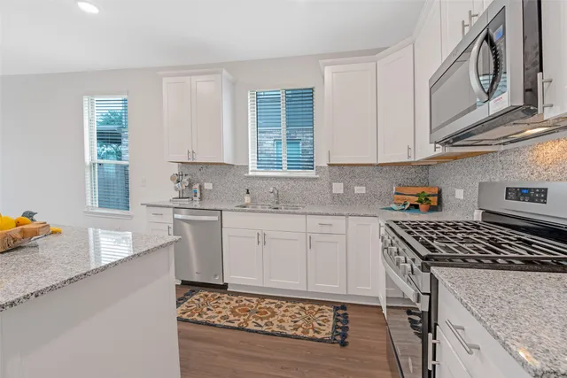 $2,350 | 332 Appaloosa Drive, Alvin, TX 77511