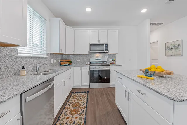 $2,350 | 332 Appaloosa Drive, Alvin, TX 77511