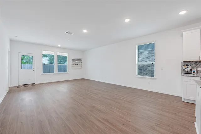 $2,350 | 332 Appaloosa Drive, Alvin, TX 77511