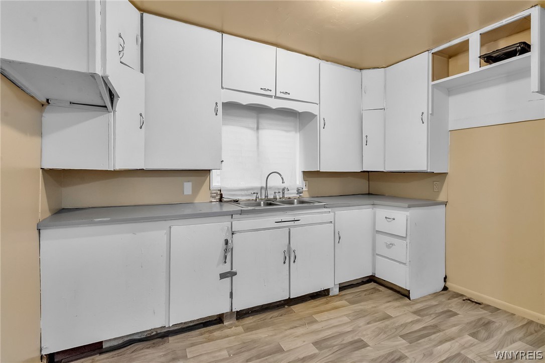 279 Riverside Avenue Buffalo, NY 14207 - Photo 11 of 34