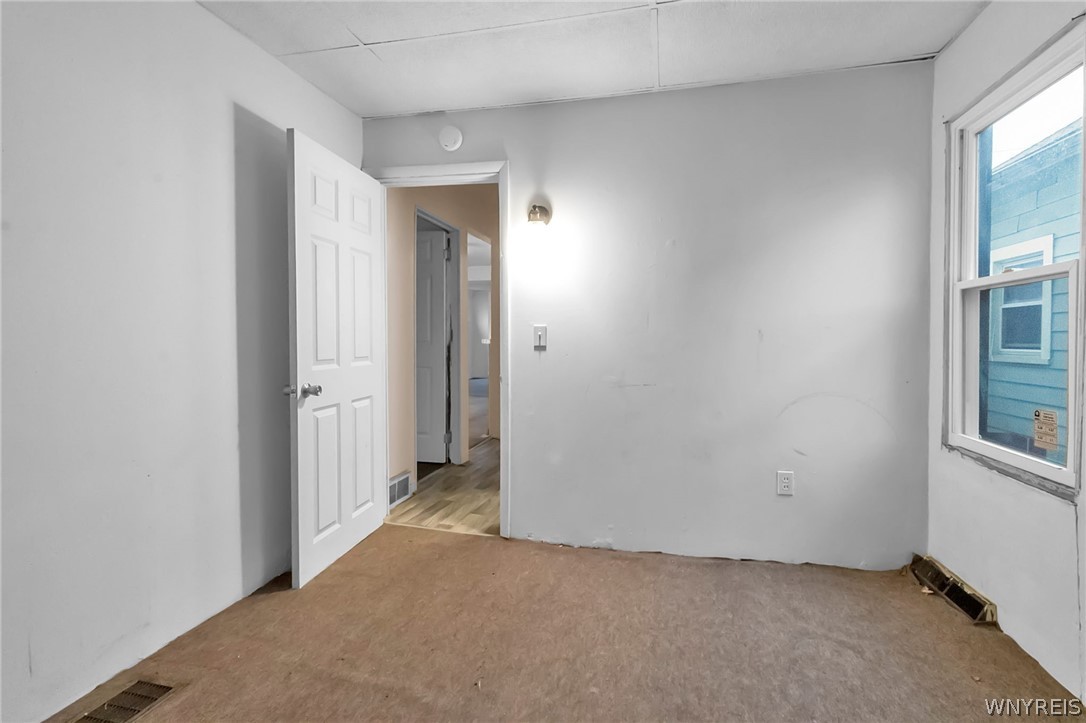 279 Riverside Avenue Buffalo, NY 14207 - Photo 6 of 34