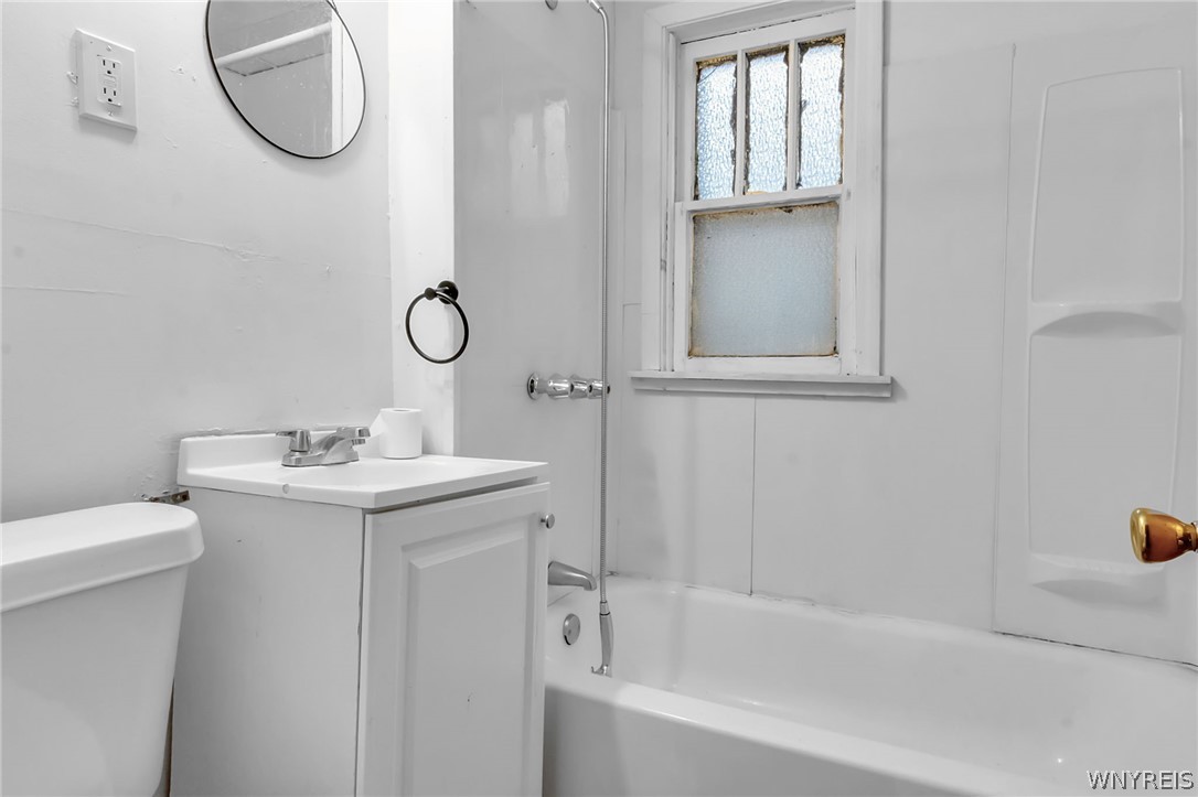 279 Riverside Avenue Buffalo, NY 14207 - Photo 7 of 34