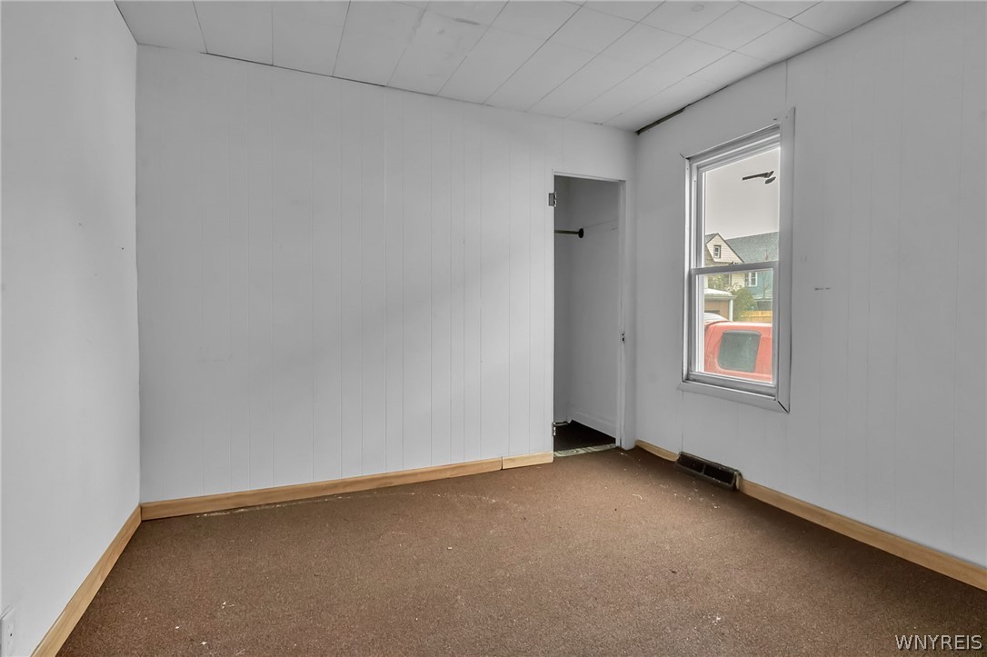 279 Riverside Avenue Buffalo, NY 14207 - Photo 8 of 34