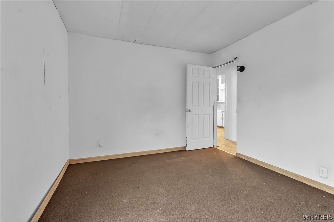 279 Riverside Avenue Buffalo, NY 14207 - Photo 9 of 34