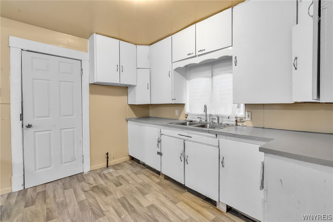 279 Riverside Avenue Buffalo, NY 14207 - Photo 10 of 34