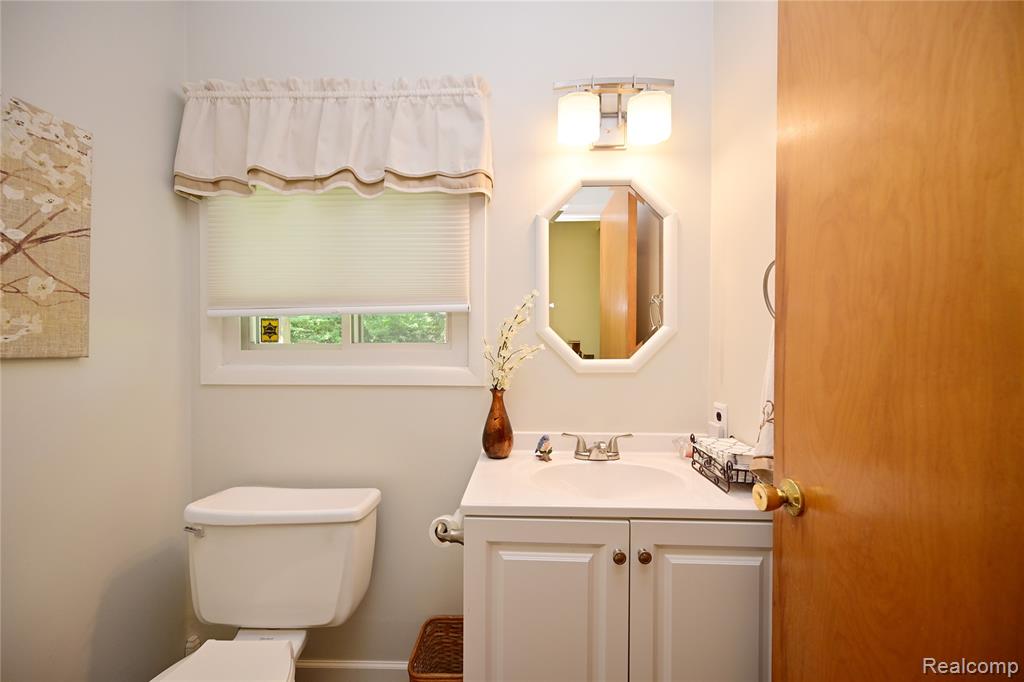 5888 Pentland Road Bloomfield Hills, MI 48301 - Photo 17 of 41