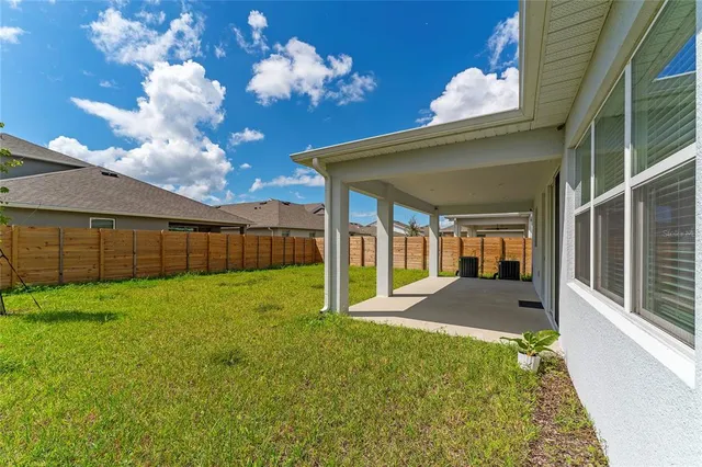 a view of a house with backyard