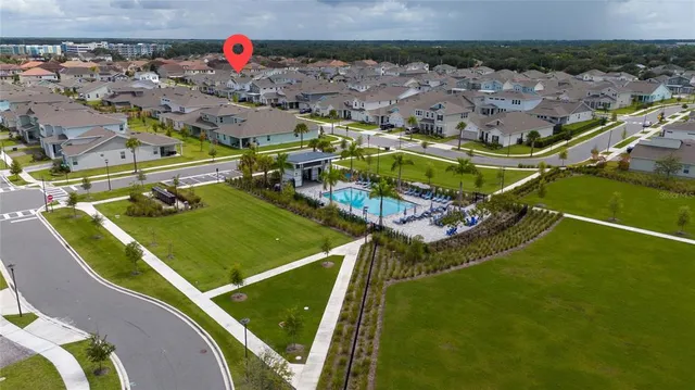an aerial view of a tennis ground