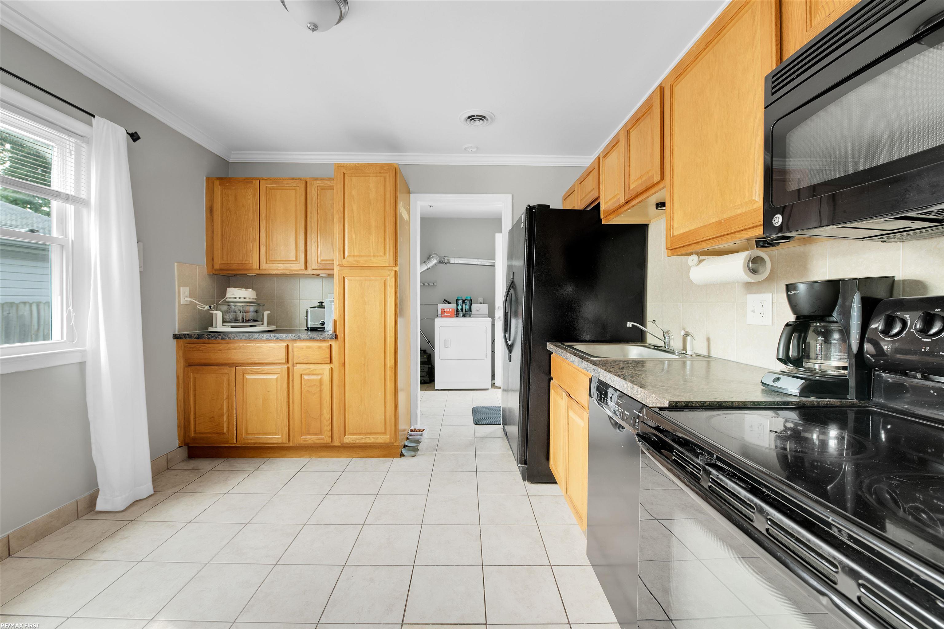 17308 Martin Road Roseville, MI 48066 - Photo 12 of 25 50157469-3E2065C8-6A73-4E46-B03D-712A8251BF1C.JPG