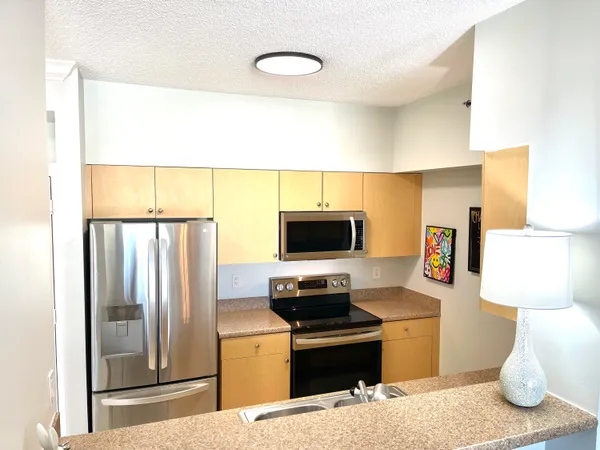 $2,950 | 616 Clearwater Park Road, Unit 805, West Palm Beach, FL 33401