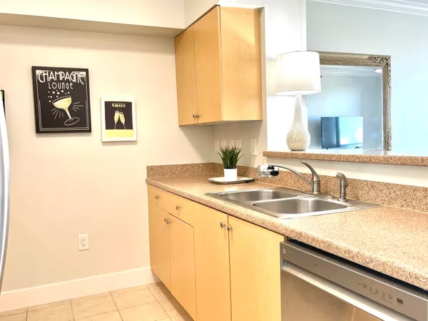 $2,950 | 616 Clearwater Park Road, Unit 805, West Palm Beach, FL 33401