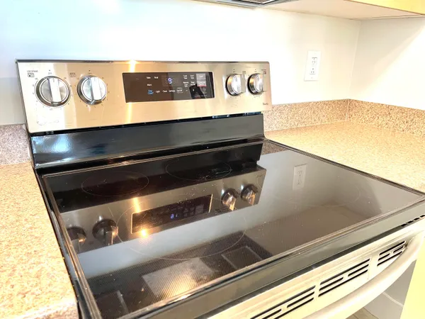 $2,950 | 616 Clearwater Park Road, Unit 805, West Palm Beach, FL 33401