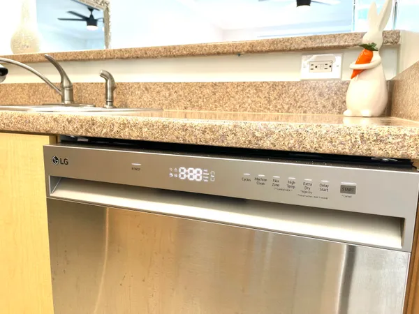 $2,950 | 616 Clearwater Park Road, Unit 805, West Palm Beach, FL 33401