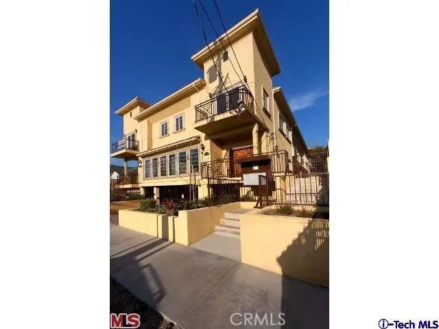 $3,500 | 10214 Fernglen Avenue, Unit 5, Tujunga, CA 91042