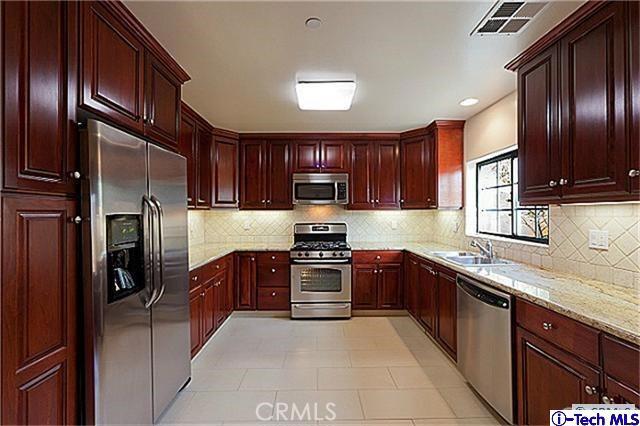 10214 Fernglen Avenue, Unit 5 Tujunga, CA 91042 - Photo 5 of 7