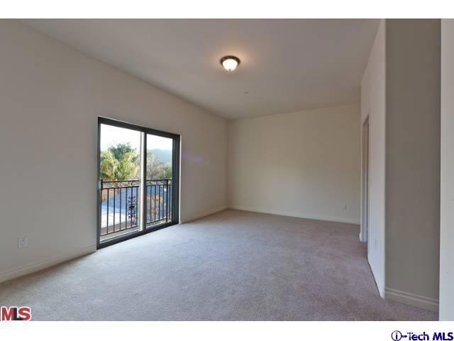 10214 Fernglen Avenue, Unit 5 Tujunga, CA 91042 - Photo 6 of 7