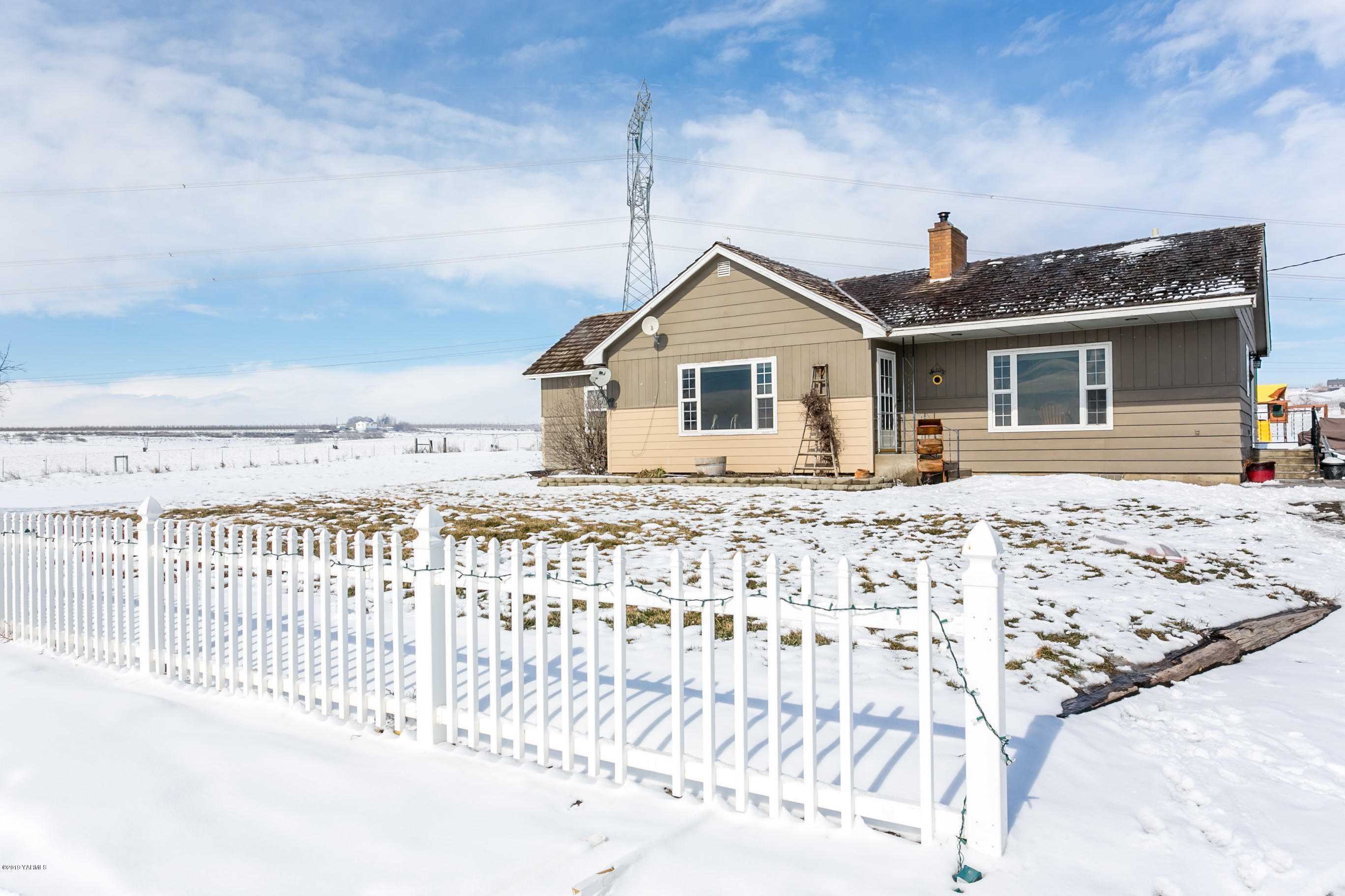2551 Independence Road Outlook, WA 98938 - Photo 1 of 21 a front view of a house with a yard