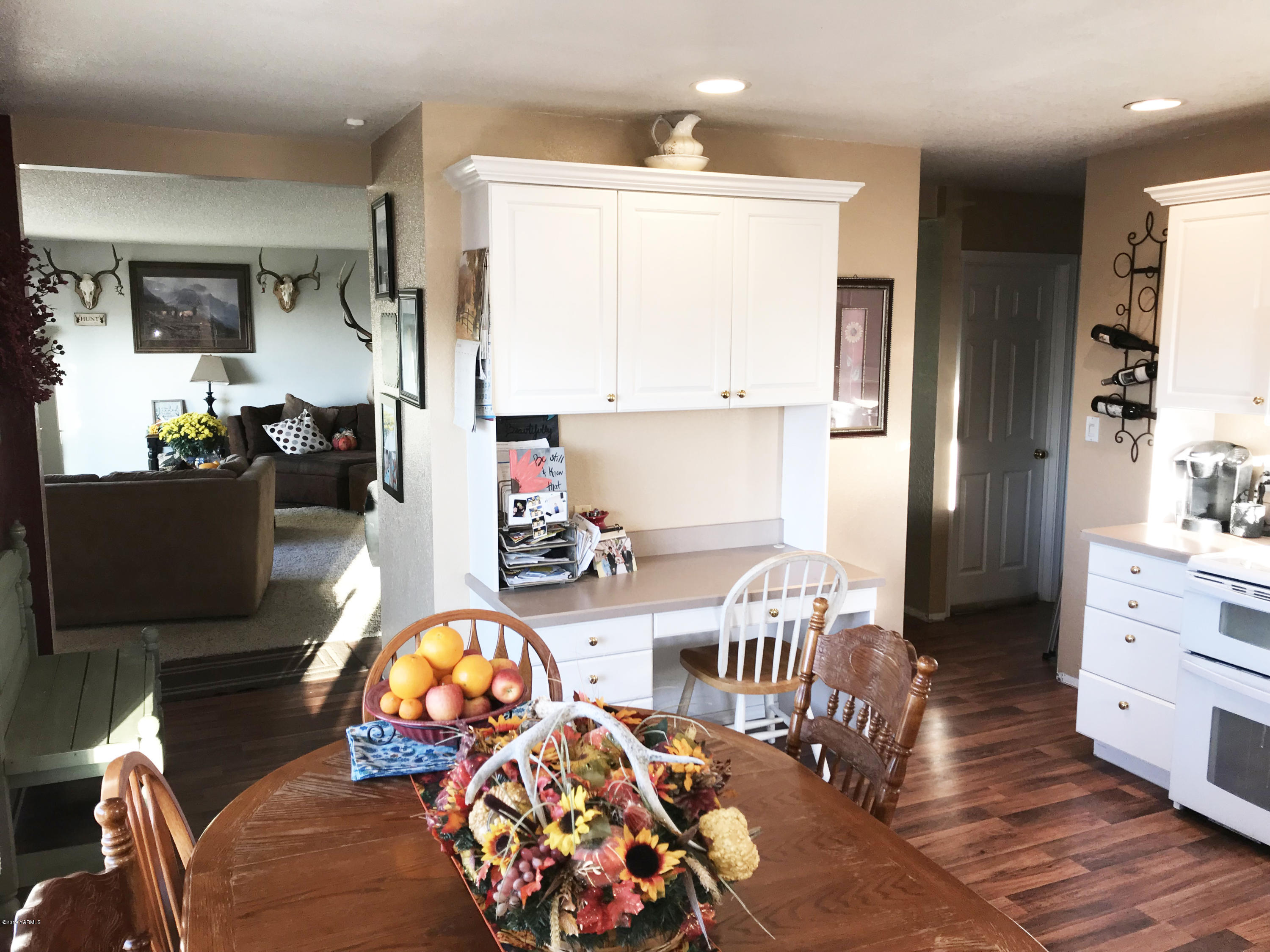 2551 Independence Road Outlook, WA 98938 - Photo 11 of 21 a living room with furniture and a table
