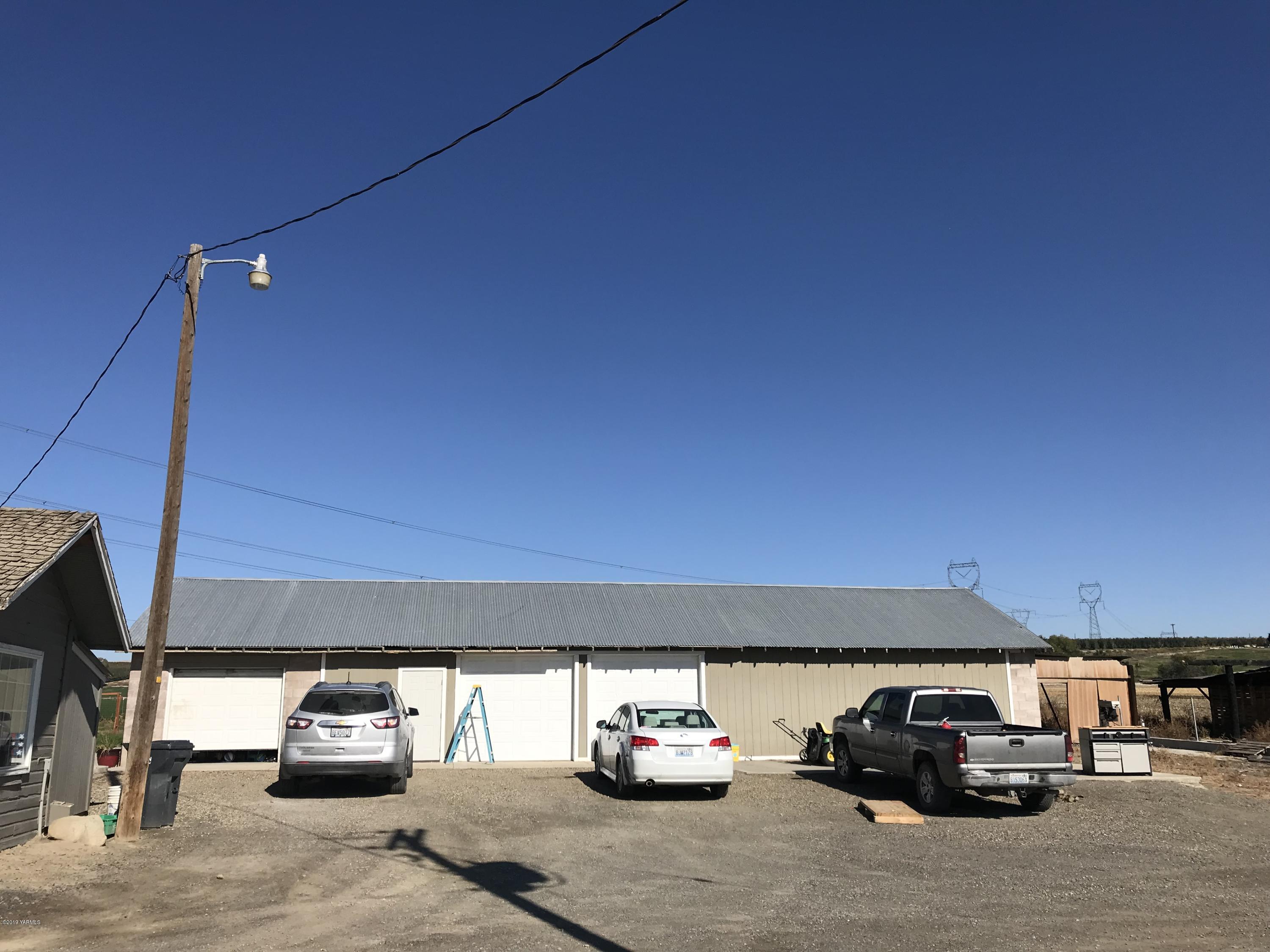 2551 Independence Road Outlook, WA 98938 - Photo 13 of 21 a car parked in front of a building