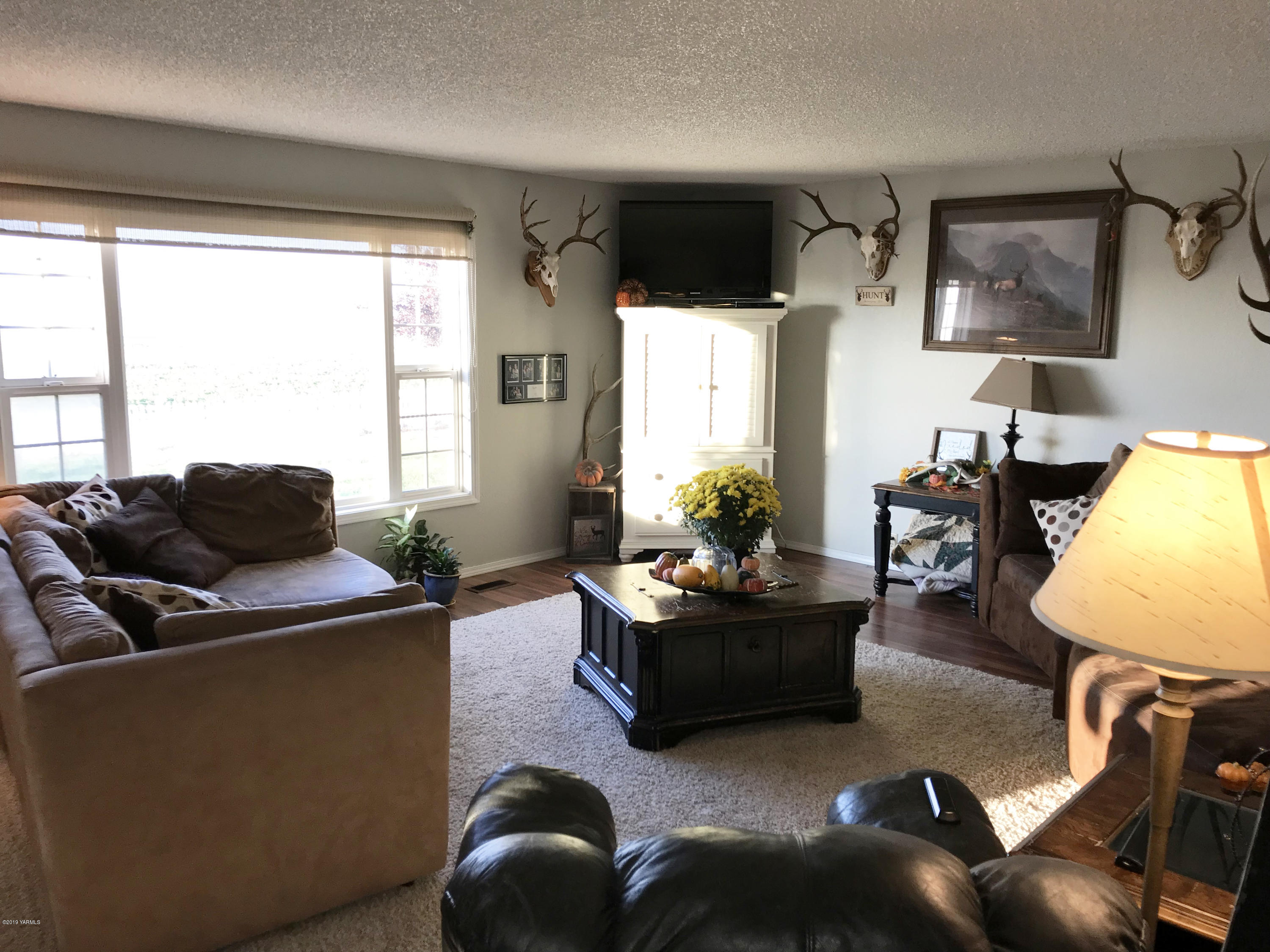 2551 Independence Road Outlook, WA 98938 - Photo 3 of 21 a living room with furniture and a large window