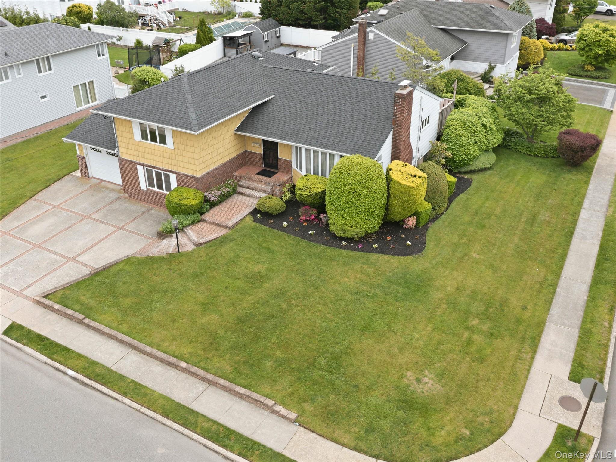 70 Polo Road Massapequa, NY 11758 - Photo 34 of 39