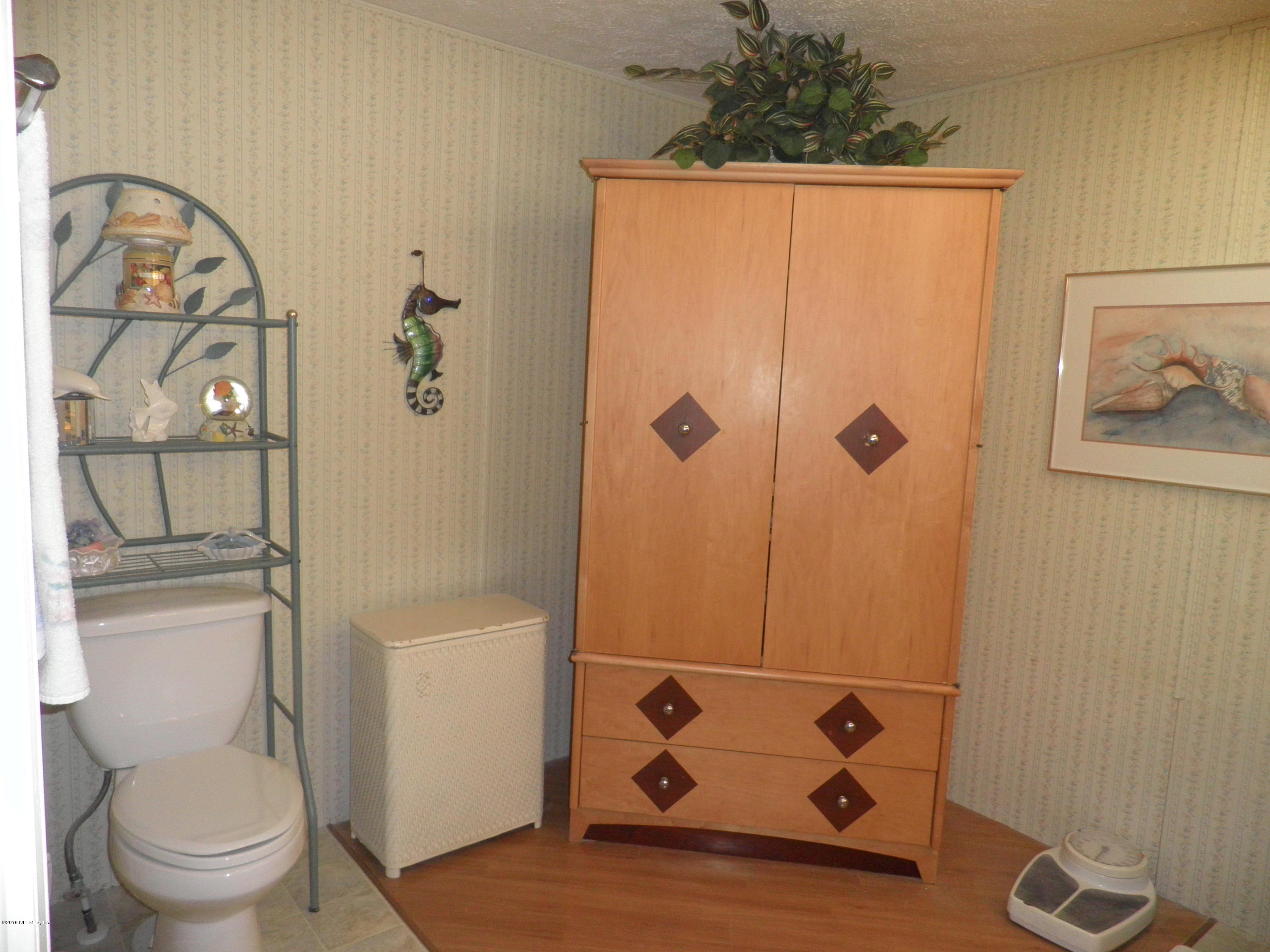 268 Beulah Church Road Welaka, FL 32112 - Photo 19 of 33 a bathroom with a toilet and a shower curtain