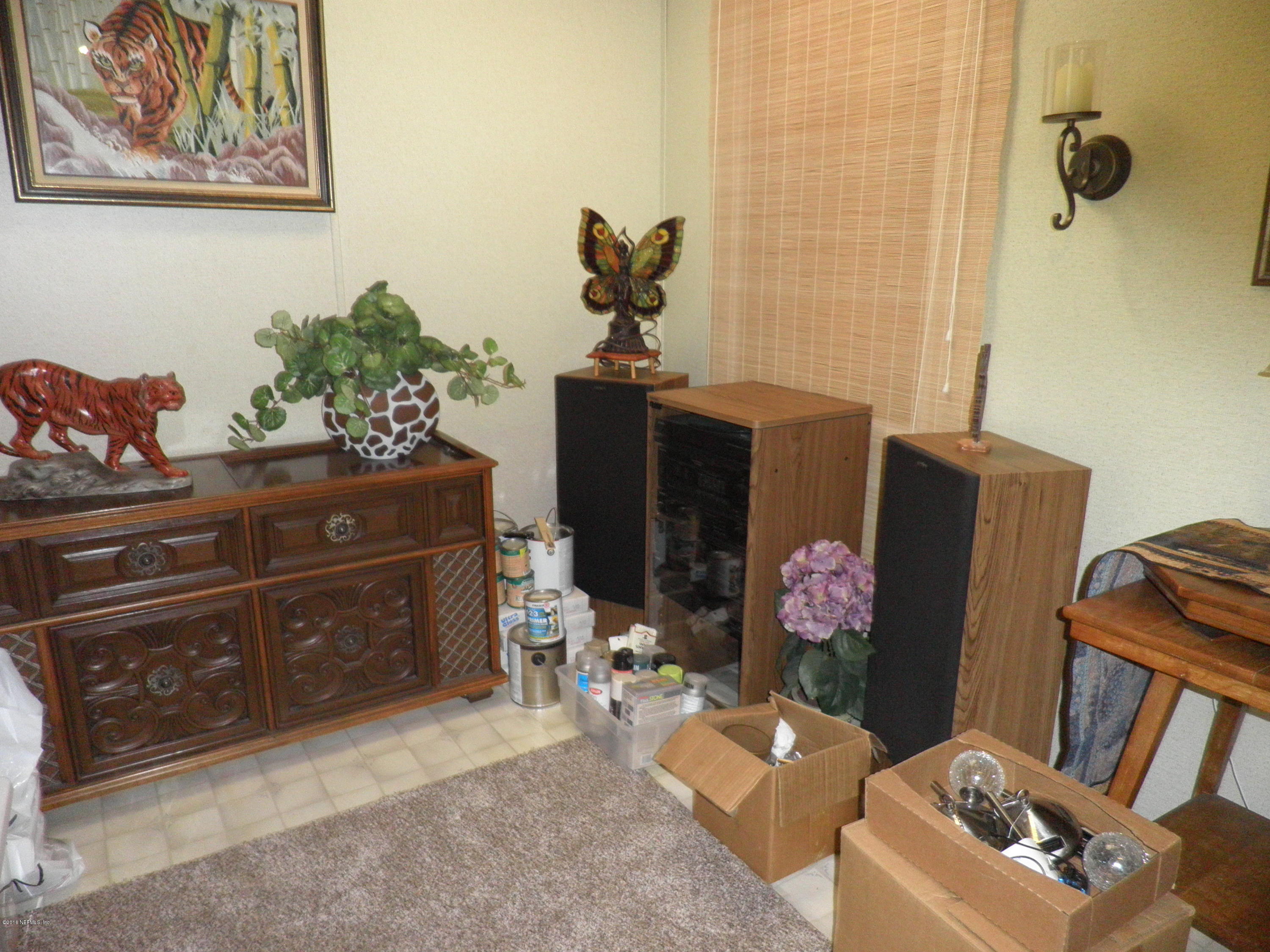 268 Beulah Church Road Welaka, FL 32112 - Photo 22 of 33 a living room with furniture and a dresser